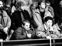 Stretnutie členov koordinačných výborov VPN zo Slovenska 9. decembra 1989 v Bratislave. Na snímke členovia pracovného predsedníctva zľava dole Milan Kňažko a Ján Budaj. Stretnutie členov koordinačných výborov VPN zo Slovenska 9. decembra 1989 v Bratislave. Na snímke členovia pracovného predsedníctva zľava dole Milan Kňažko a Ján Budaj.