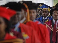 Mugabe sa objavil prvýkrát od puču na verejnosti. 