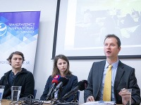 Gabriel Šípoš, bývalí zamestnanci MZVaEZ SR Zuzana Hlávková a Pavol Szalai Gabriel Šípoš, bývalí zamestnanci MZVaEZ SR Zuzana Hlávková a Pavol Szalai