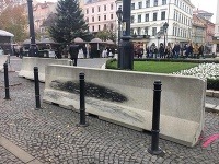 Bariéry na bratislavských vianočných trhoch Bariéry na bratislavských vianočných trhoch