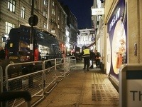 Polícia zasahuje priamo v metre Polícia zasahuje priamo v metre