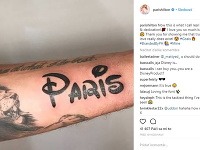 Chris Zylka má na ruke tetovanie s menom svojej milovanej.