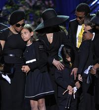 Janet Jackson s deťmi na pohrebe