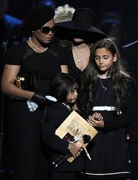 Deti Michaela Jacksona na pohrebe