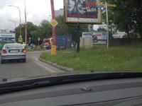 Nehoda v Karlovke: Električka sa zrazila s autom.