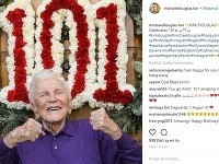 Kirk Douglas oslávil 101. narodeniny.