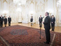 Zľava: Sudcovia Miroslav Duriš, Jana Laššáková, Mojmír Mamojka a prezident SR Andrej Kiska (vpravo v popredí) počas vymenovania sudcov Ústavného súdu SR prezidentom SR v Prezidentskom paláci. Zľava: Sudcovia Miroslav Duriš, Jana Laššáková, Mojmír Mamojka a prezident SR Andrej Kiska (vpravo v popredí) počas vymenovania sudcov Ústavného súdu SR prezidentom SR v Prezidentskom paláci.