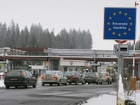 Na najväčšom slovensko-poľskom hraničnom priechode Trstená - Chyžné v stredu 19. decembra 2007 posledný raz "pribrzďovali" hraniční policajti cestujúcich za nákupmi.