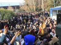 Protesty v Iráne majú už 12 obetí.