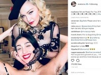 Madonna si zapózovala s dcérou Lourdes, ktorá hrdo vystavila na obdiv svoje chlpaté pazuchy.  