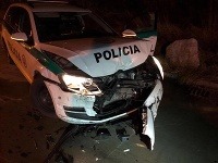 Členovia bankomatovej mafie zaútočili na policajtov v kradnutom aute. Členovia bankomatovej mafie zaútočili na policajtov v kradnutom aute.