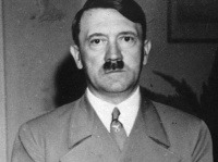 Konšpiračné teórie o úteku Hitlera a jeho fiktívnej smrti