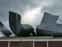 V Nemecku orkán unášal strechy