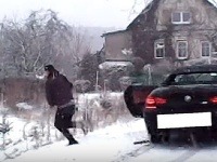 Ani útek mu nepomohol. Ani útek mu nepomohol.