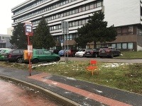 Vylepšená zastávka na Podunajskej ulici v Bratislave. Vylepšená zastávka na Podunajskej ulici v Bratislave.