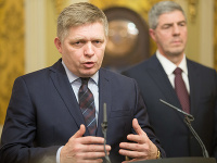 Robert Fico počas včerajšej tlačovej konferencie na tému: Rekonštrukcia vysokoškolských internátov, zelená nafta a aktuálne politické témy. Robert Fico počas včerajšej tlačovej konferencie na tému: Rekonštrukcia vysokoškolských internátov, zelená nafta a aktuálne politické témy.