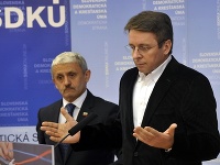 Dvojnásobný expremiér Mikuláš Dzurinda a exminister financií Ivan Mikloš oznámili v stredu 4. júna 2014, že vystupujú z materskej SDKÚ-DS. Dvojnásobný expremiér Mikuláš Dzurinda a exminister financií Ivan Mikloš oznámili v stredu 4. júna 2014, že vystupujú z materskej SDKÚ-DS.