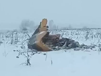 Na mieste havárie našli trosky lietadla a niekoľko tiel obetí. Na mieste havárie našli trosky lietadla a niekoľko tiel obetí.