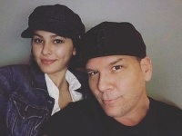 Kelsi Taylor a Dane Cook Kelsi Taylor a Dane Cook