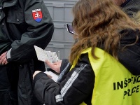 Kontroly vo fabrikách. Kontroly vo fabrikách.