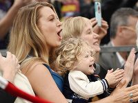 Blake Lively s dcérkou James. Blake Lively s dcérkou James.