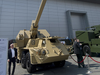 Na snímke 155 mm Samohybná kanónová húfnica s hlavňou 52 kal. ZUZANA 2 na výstave obrannej techniky IDET v Brne Na snímke 155 mm Samohybná kanónová húfnica s hlavňou 52 kal. ZUZANA 2 na výstave obrannej techniky IDET v Brne