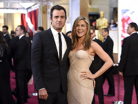 Herečka Jennifer Aniston sa rozišla s manželom. Má naozaj na mužov smolu?