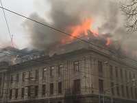 V Košiciach horí budova daňového úradu.