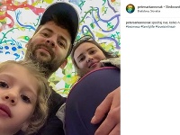Peter Šarkan Novák na Instagrame zverejnil veľavravnú fotografiu. Dvojnásobným otcom sa podľa všetkého stane už čoskoro.