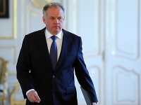 Prezident Andrej Kiska prichádza počas vyhlásenia k aktuálnej politickej situácii v Prezidentskom paláci. Prezident Andrej Kiska prichádza počas vyhlásenia k aktuálnej politickej situácii v Prezidentskom paláci.
