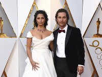 Matthew McConaughey so svojou krásnou manželkou Camilou. 