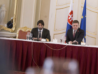 Zľava: Podpredseda vlády a minister vnútra SR Robert Kaliňák a predseda vlády SR Robert Fico