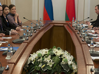 Predseda vlády SR Robert Fico v piatok 25. novembra 2016 odcestoval na pracovnú návštevu Bieloruskej republiky. Aj tejto delegácie sa zúčastnila Mária Trošková (šiesta zľava). 