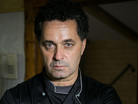 Martin Dejdar je hviezdou markizáckeho seriálu Kuchyňa. Martin Dejdar je hviezdou markizáckeho seriálu Kuchyňa.