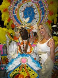Na Bahamách si nedala ujsť ani karneval. To bola jedna z tých príjemnejších aktivít, ktoré Denisa na súťaži absolvovala.