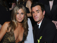 Jennifer Aniston a Justin Theroux už netvoria pár. Jennifer Aniston a Justin Theroux už netvoria pár.