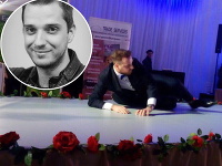 Lukáš Pavlásek sa pred zrakmi všetkých zrúbal na móle. Lukáš Pavlásek sa pred zrakmi všetkých zrúbal na móle.