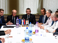Zľava: Minister hospodárstva Peter Žiga, primátor Sabinova Peter Molčan, predseda vlády SR Peter Pellegrini a podpredseda vlády SR Richard Raši 