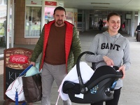 Nela Pocisková s dcérkou Lianou v stredu odišla z pôrodnice. Sprevádzal ju jej otec Milan Pocisk. 