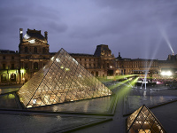 Louvre v Paríži Louvre v Paríži