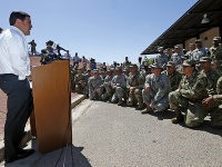 Guvernér Arizony Doug Ducey a Národná garda Guvernér Arizony Doug Ducey a Národná garda