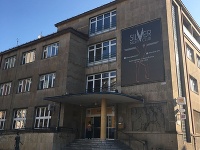 Reklama na budove pošty v Banskej Bystrici. Reklama na budove pošty v Banskej Bystrici.