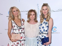 Paris Hilton si zapózovala so sestrou Nicky a mamou Kathy. 