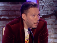 Matěj Ruppert sa pri pohľade na dekolt Kataríny Knechtovej nevedel sústrediť. Matěj Ruppert sa pri pohľade na dekolt Kataríny Knechtovej nevedel sústrediť.
