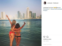 Andrea Zimányiová (vpravo) si momentálne užíva krásy slnečného Dubaja.
