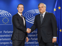 Mark Zuckerberg počas vypočúvania v Európskom parlamente. 