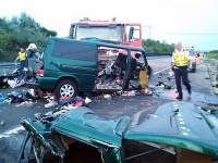 Sedem ľudí zomrelo pri zrážke nákladného auta a mikrobusu z Rumunska. 