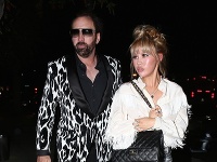 Nicolas Cage na rande so svojou mladučkou milenkou. 