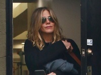 Takto vyzerala Jennifer Aniston po troch hodinách strávených v kaderníctve.