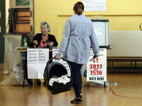 Voliči v referende schválili zrušenie zákazu interrupcií